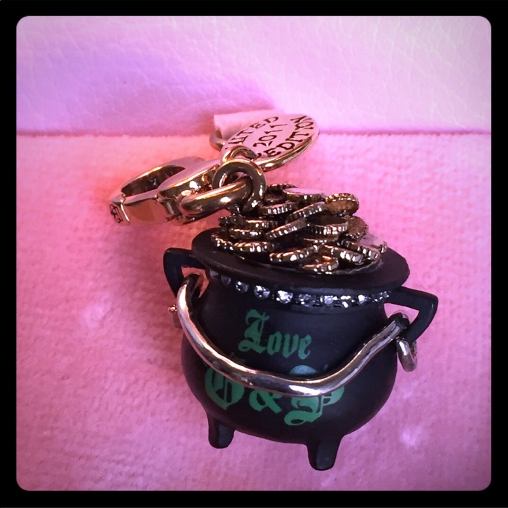 Juicy Couture Pot O’ Gold Charm